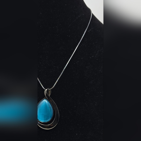 Lia Sophia Wmns Gunmetal Necklace Tear Drop Pendant Opalesent Mohave Blue Color - Picture 6 of 9
